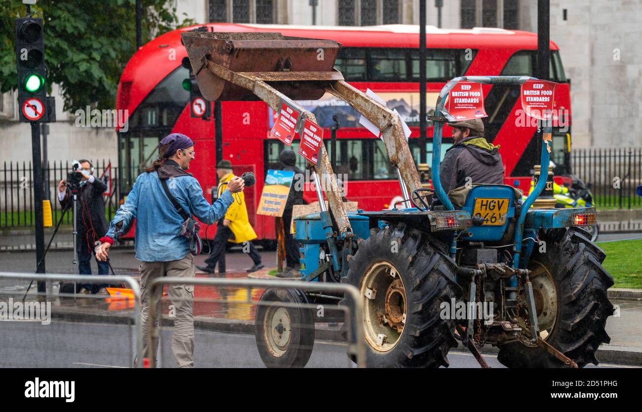 Londra, Regno Unito. , . Una 'protesta del trattore' a sostegno dell'agricoltura britannica tenuta in Parliament Square Credit: Ian Davidson/Alamy Live News Foto Stock