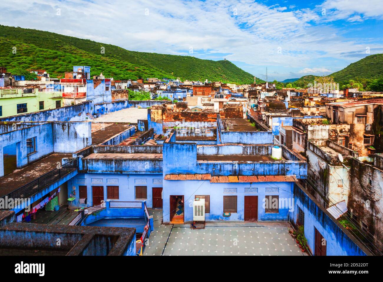 Blu case locali a Bundi città vista panoramica aerea in Stato del Rajasthan in India Foto Stock