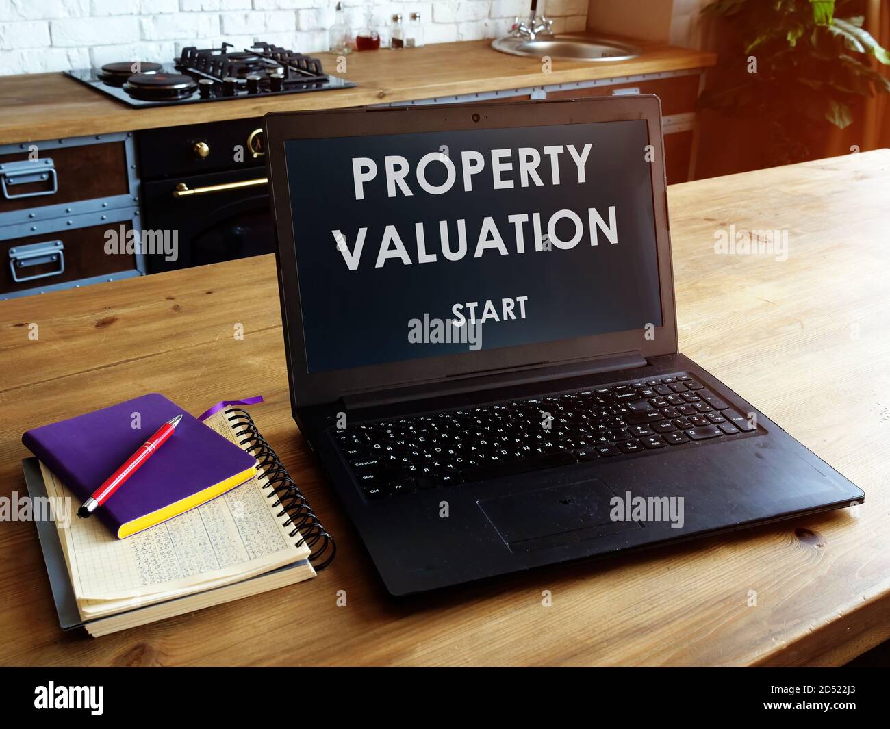 Valutazione della proprietà per scoprire il valore della casa. Foto Stock