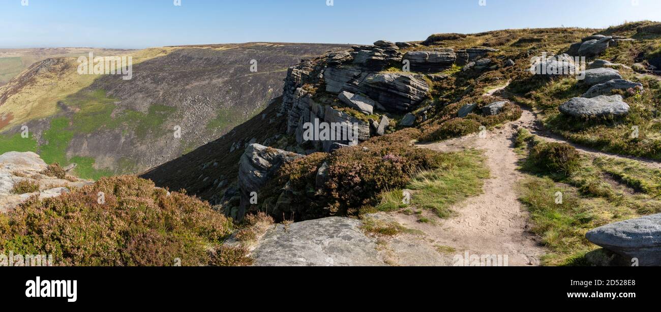 Dean Rocks sopra dove Stone Reservoir su Saddleworth Moor, Greenfield, Greater Manchester, Inghilterra. Foto Stock