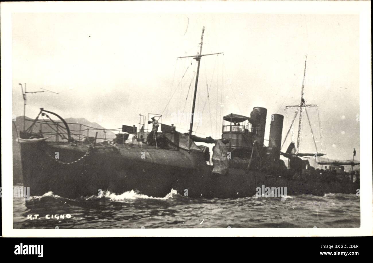 Italienisches Kriegsschiff, Cigno, Ansicht Backbord | usage worldwide Foto Stock