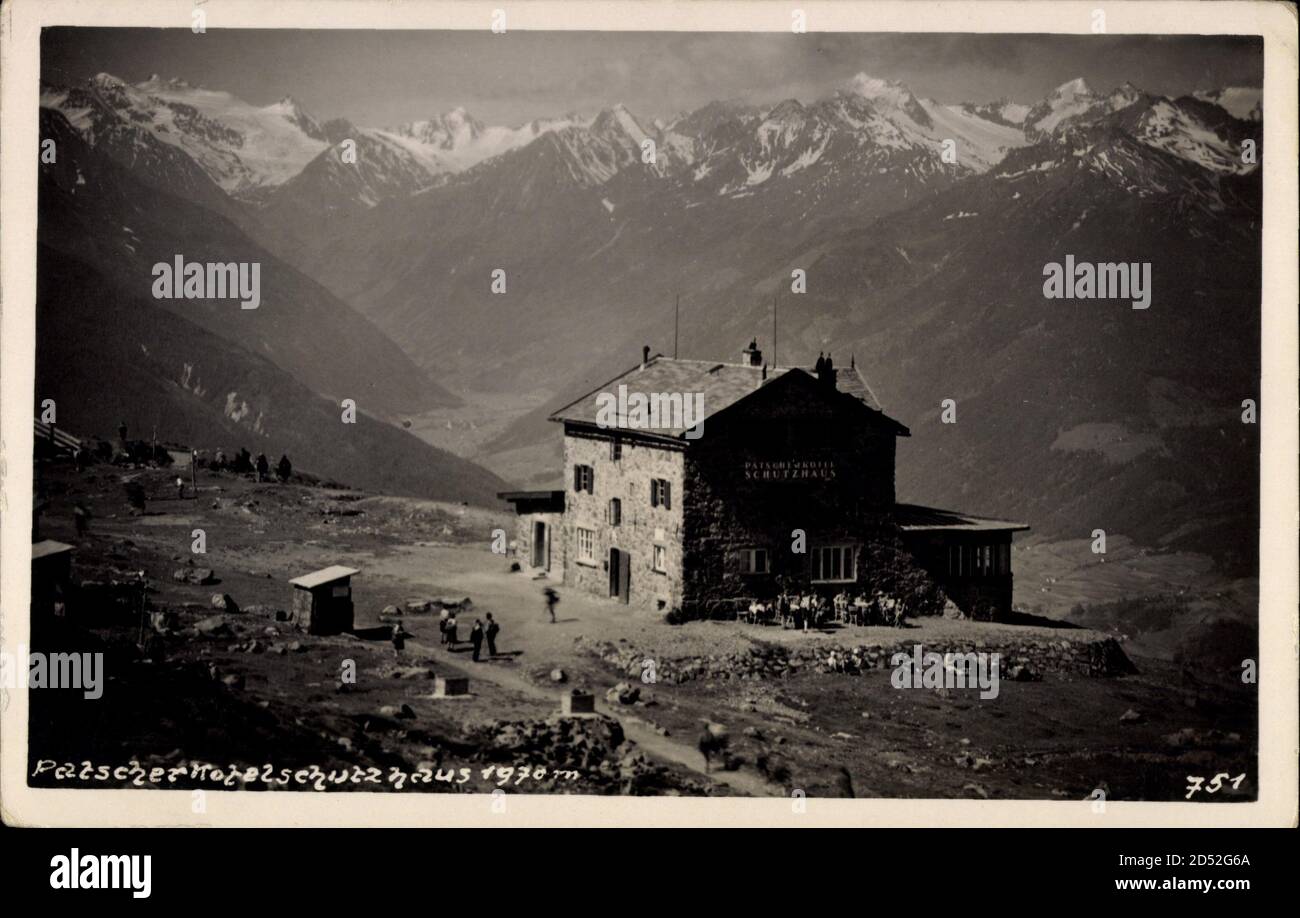 Patscherkofel Tirol, Das Patscherkofelschutzhaus mit Alpenpanorama | usage worldwide Foto Stock