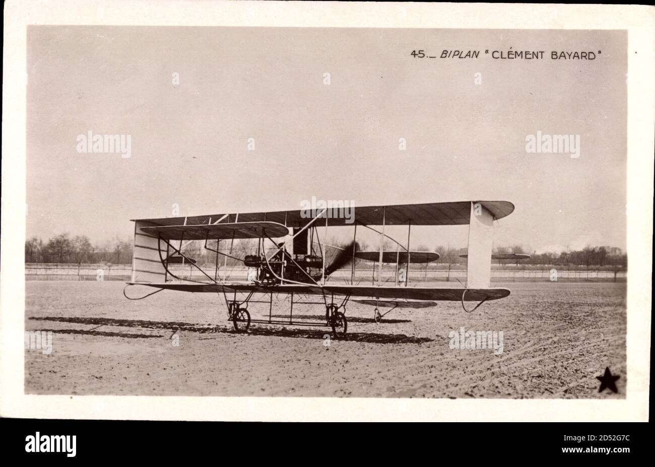 Biplan Clément Bayard, Flugzeug, Aéroplane, Landefeld | utilizzo in tutto il mondo Foto Stock