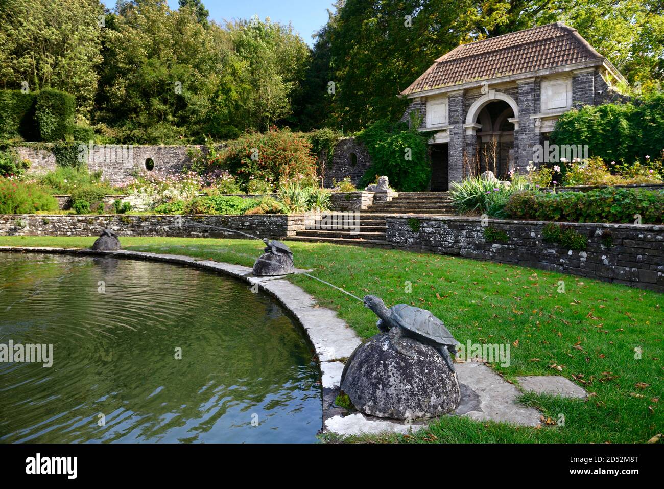 Cascata di tartarughe, giardino sommerso, rotondo, ovale, giardini, Heywood Gardens, giardino, design formale, architetto, Sir Edwin Lutyens, Ballinakill, Laois, Irlanda, RM Foto Stock