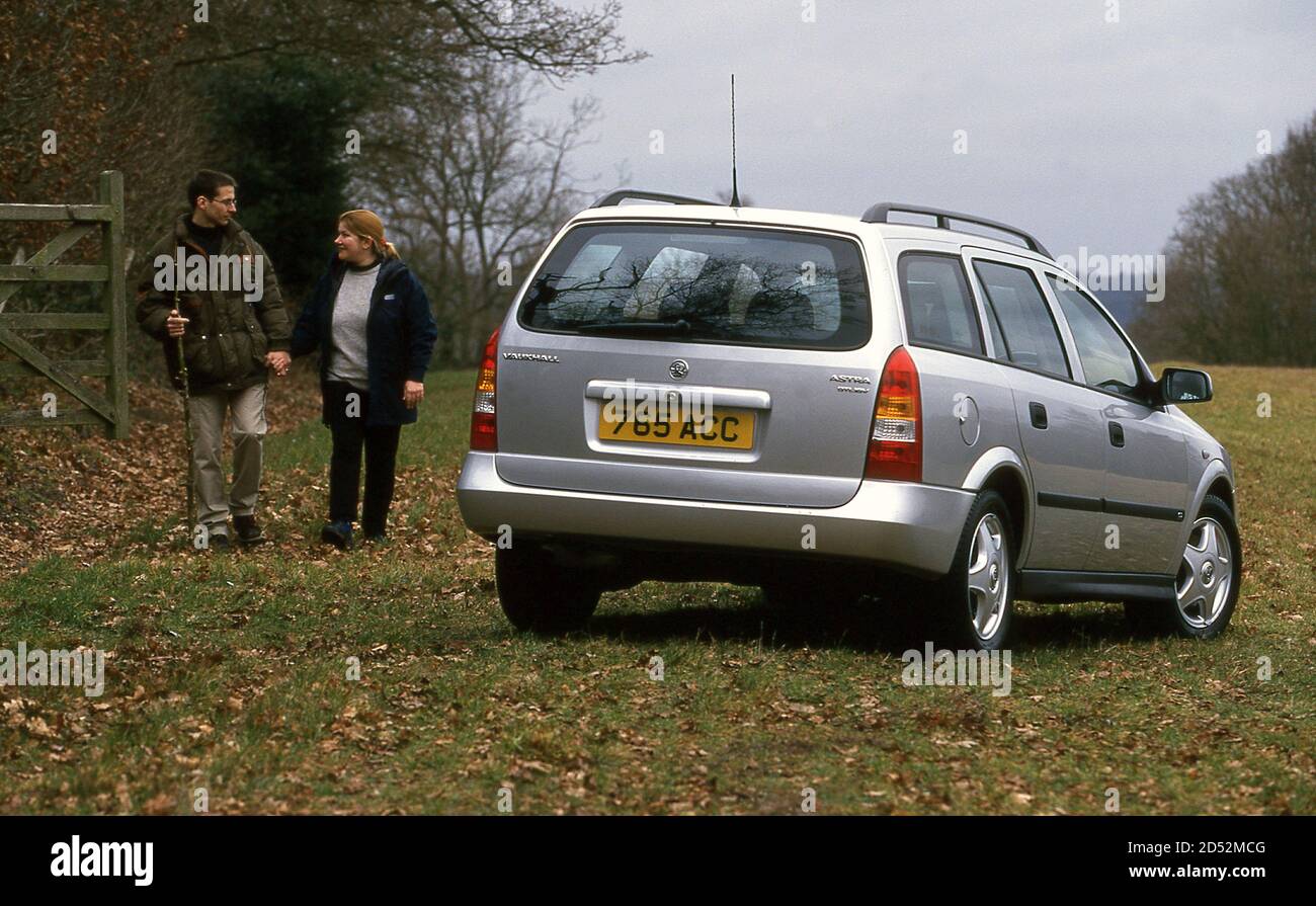 Vauxhall Astra DTL station wagon car 2000 Foto Stock