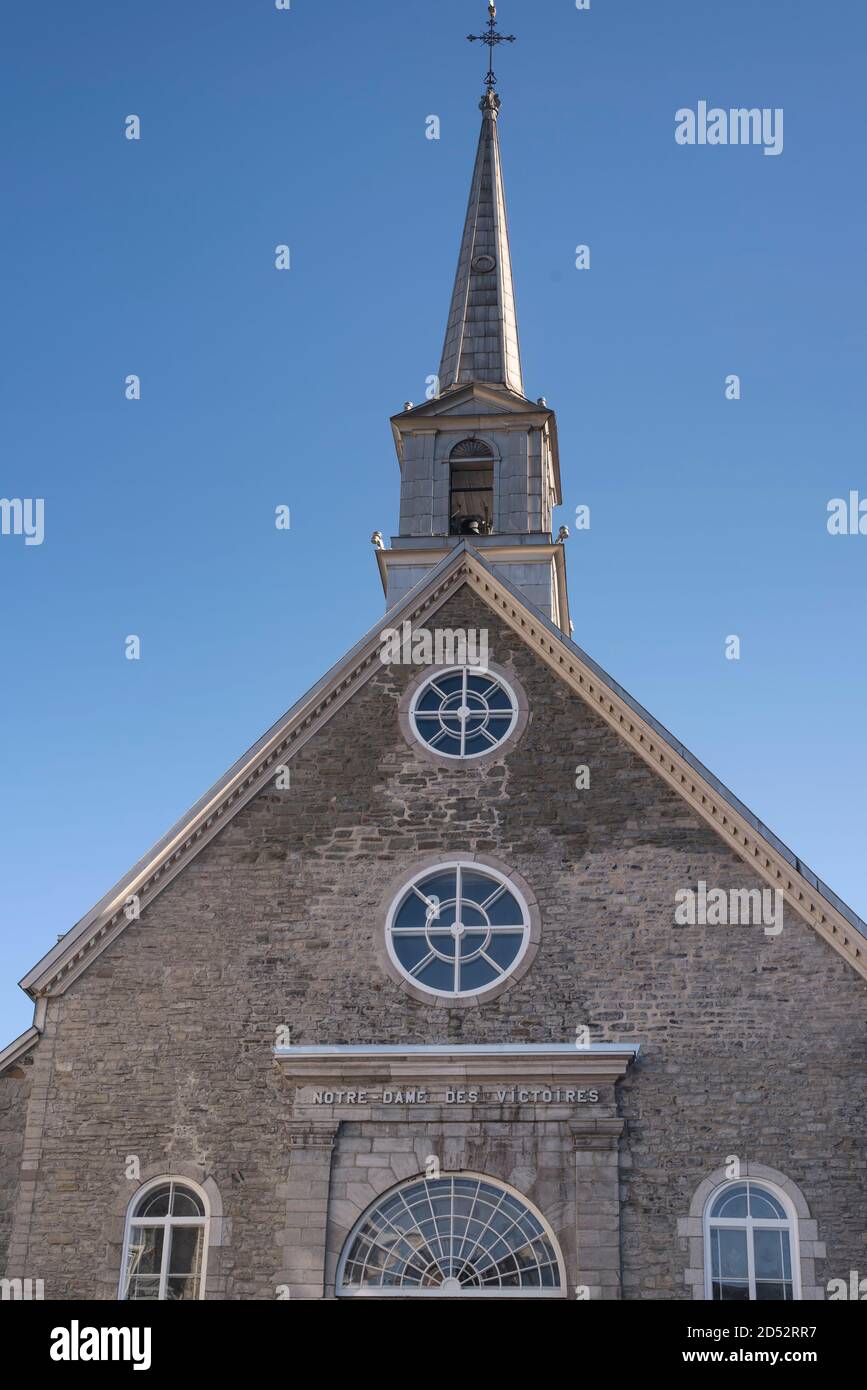 L'esterno e il campanile della storica Notre dame des victoires punto di riferimento, vittorie, la chiesa nella vecchia area portuale della città canadese del quebec. Foto Stock