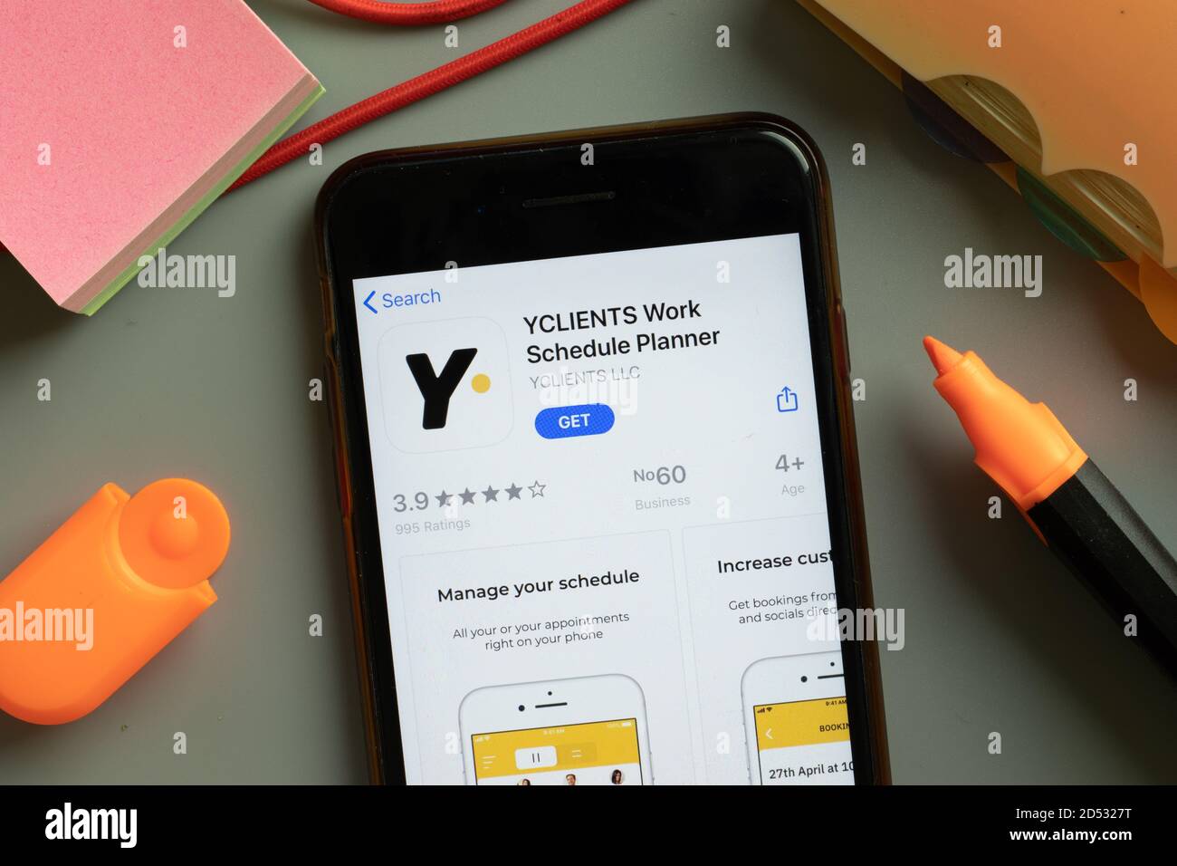 New York, USA - 29 settembre 2020: YCLIENTS Work Schedule Planner mobile app logo on phone screen close up, editoriale illustrativo Foto Stock