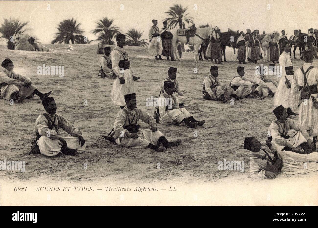 Tirailleurs Algeriens, Infanteristen, sitzende Soldaten, Pferde | usage worldwide Foto Stock