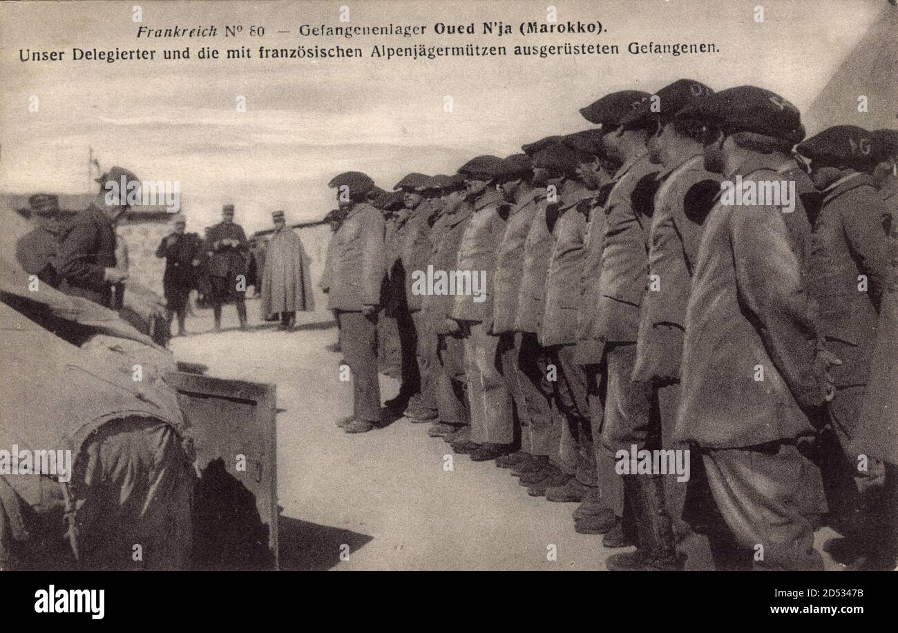 Salé Plateau Marokko, Gefangenlager, Soldaten in der Reihe | utilizzo in tutto il mondo Foto Stock