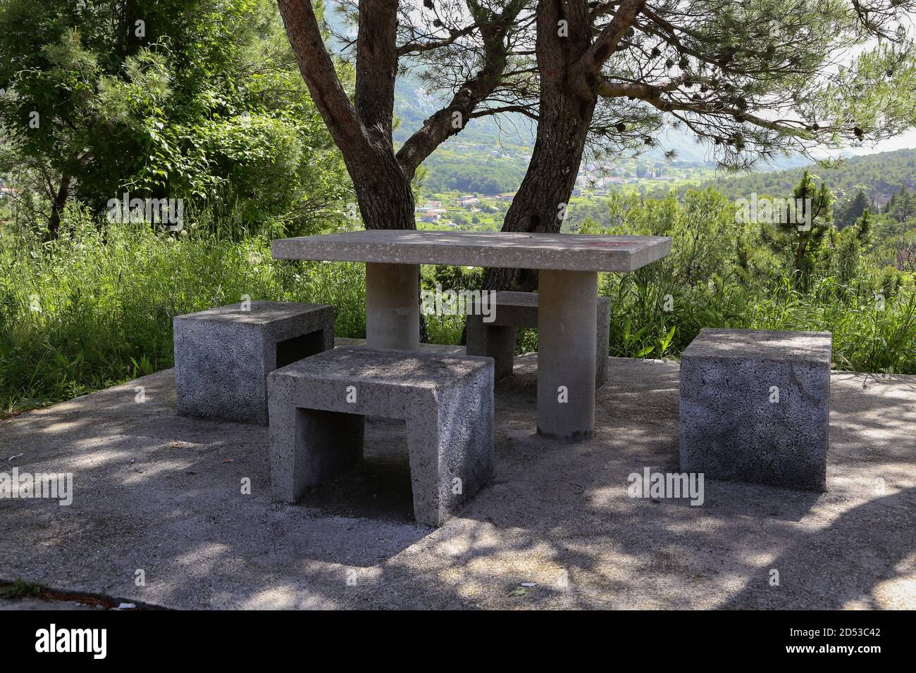 Foto in primo piano di un luogo in cui i viaggiatori possono riposare la strada Foto Stock