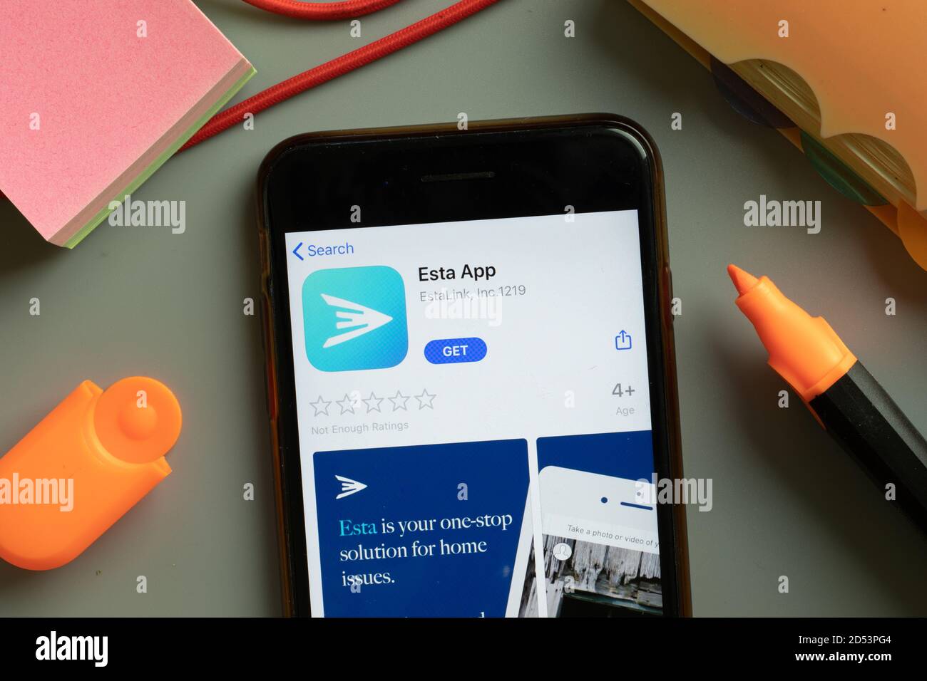 New York, USA - 29 Settembre 2020: Il logo di esta App mobile sullo schermo del telefono primo piano, editoriale illustrativo Foto Stock