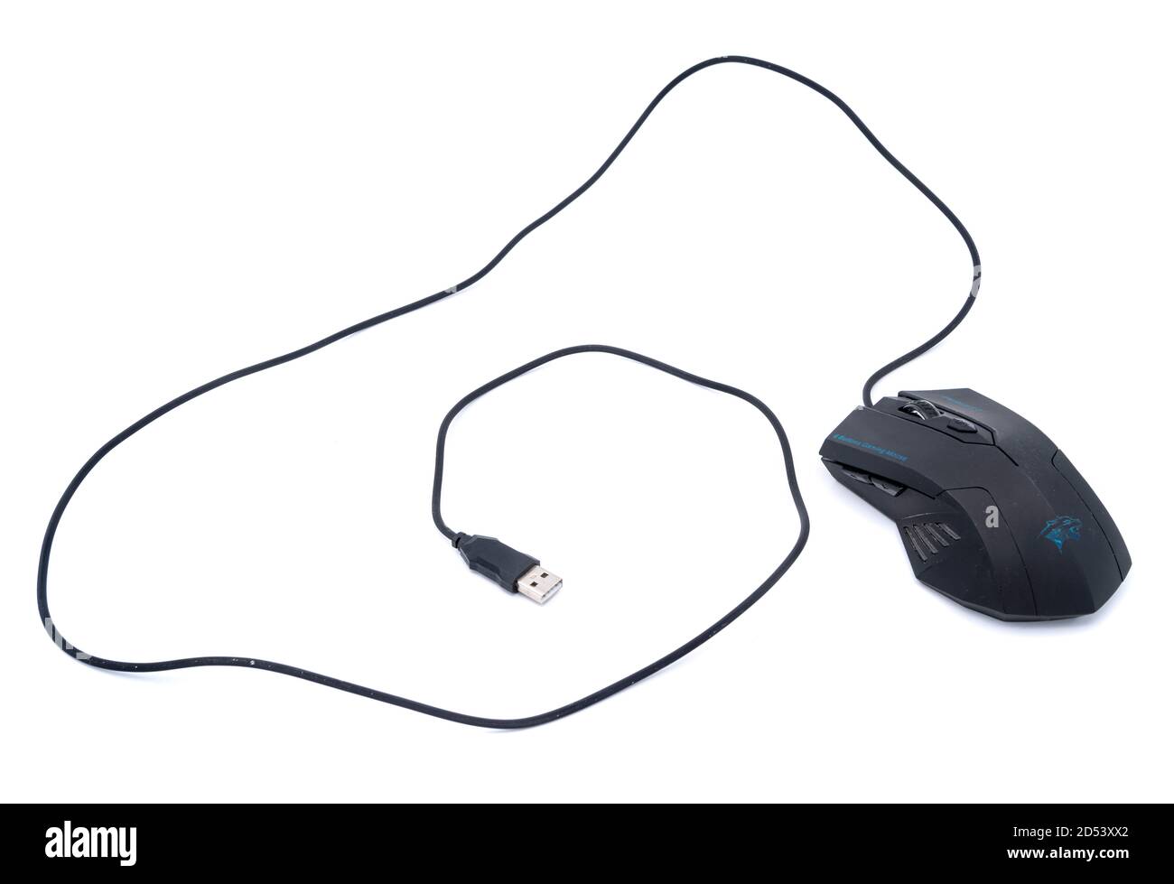 Mouse per computer da gioco cablato isolato su sfondo bianco Foto Stock