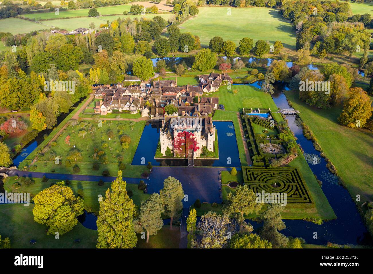 Castello di Hever a Kent, Regno Unito. Il castello risale al 13 ° secolo era una volta la casa d'infanzia di Anna Boleyn, seconda moglie di Enrico VIII e Madre di Elisabetta i, situato in 125 ettari di gloriosi terreni. Foto Stock