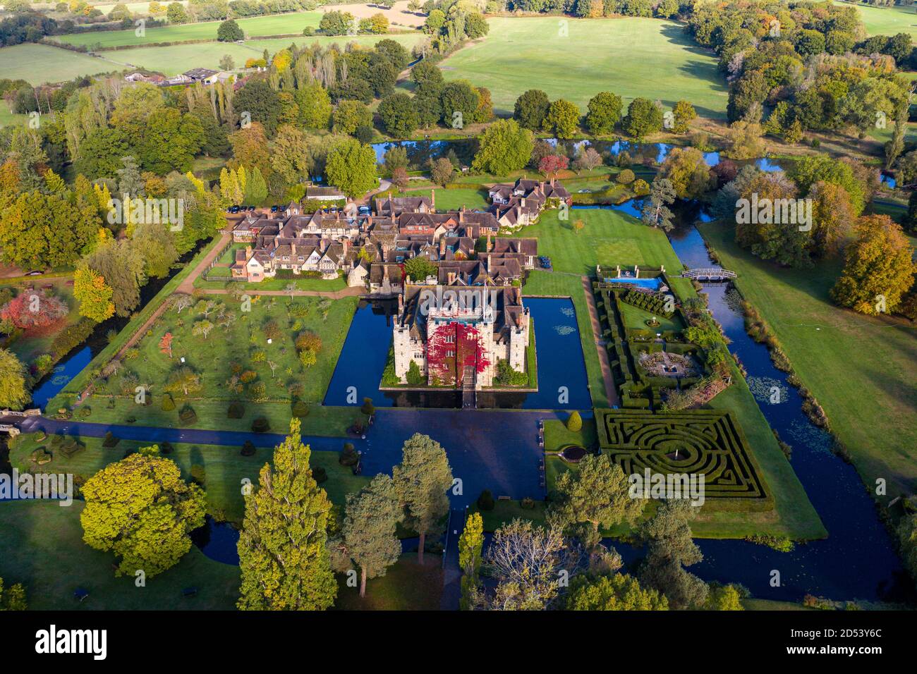 Castello di Hever a Kent, Regno Unito. Il castello risale al 13 ° secolo era una volta la casa d'infanzia di Anna Boleyn, seconda moglie di Enrico VIII e Madre di Elisabetta i, situato in 125 ettari di gloriosi terreni. Foto Stock