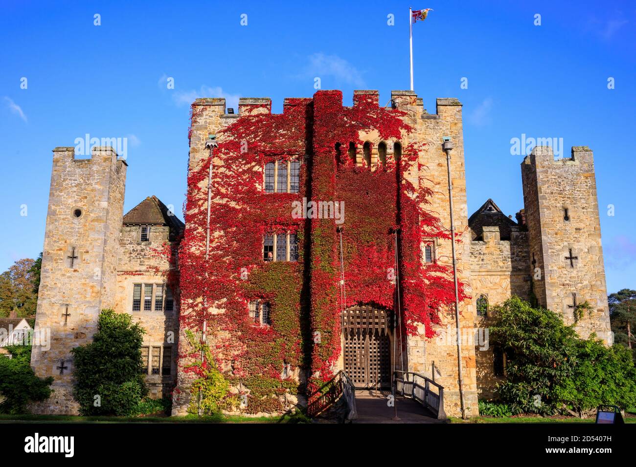 Castello di Hever a Kent, Regno Unito. Il castello risale al 13 ° secolo era una volta la casa d'infanzia di Anna Boleyn, seconda moglie di Enrico VIII e Madre di Elisabetta i, situato in 125 ettari di gloriosi terreni. Foto Stock