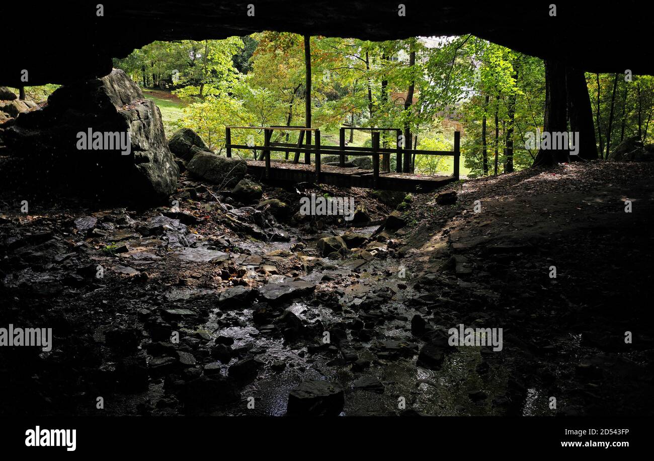 Ponte visto dalla grotta sul campo Spiritualista sulla Lookout Mountain, Tennessee. Foto Stock