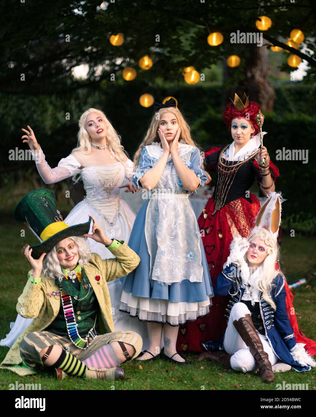 MONACO di BAVIERA, GERMANIA - 12 settembre 2020: Un gruppo di cosplayer  vestiti come Alice nel paese delle meraviglie Foto stock - Alamy