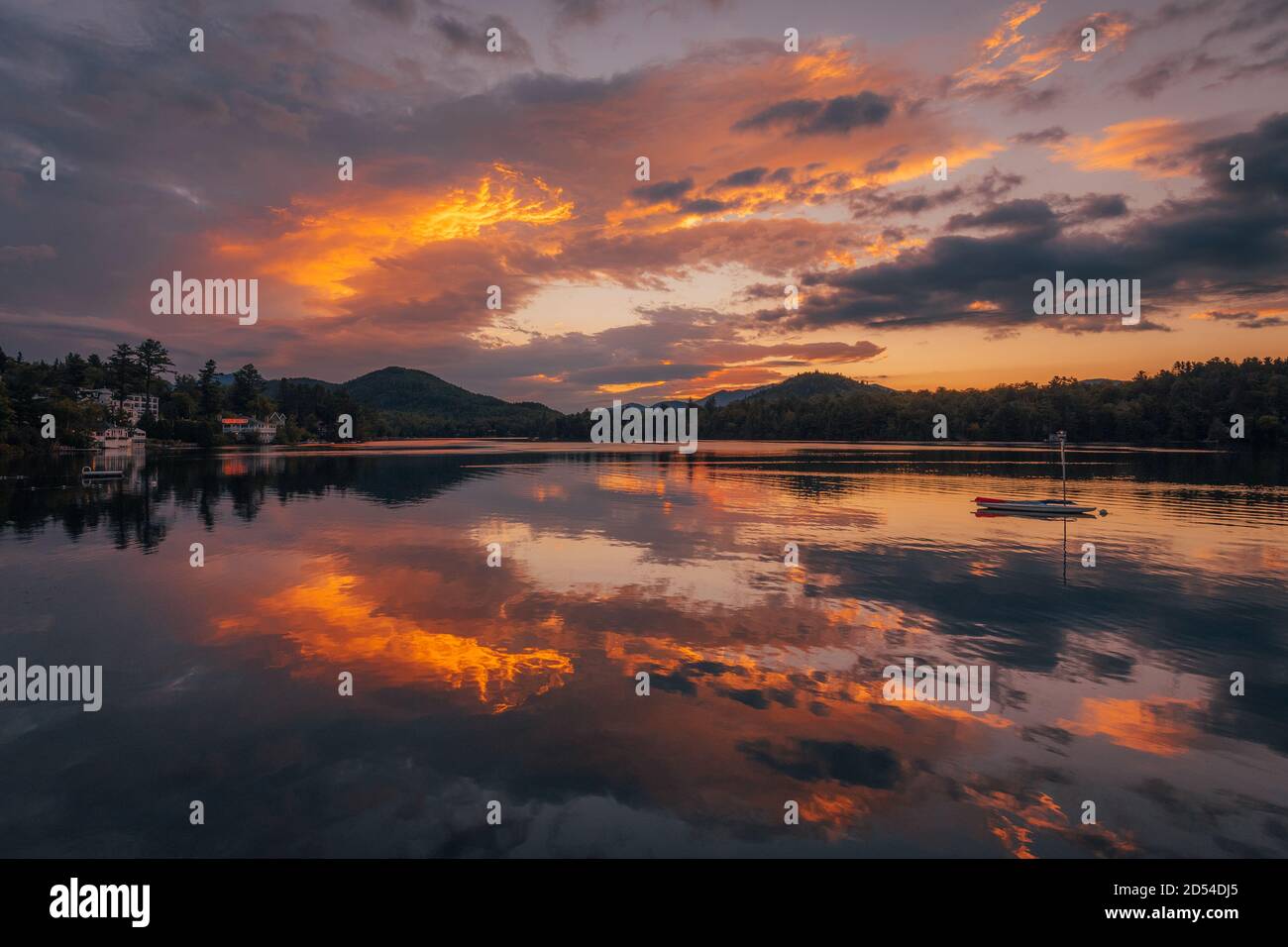 Alba a Mirror Lake, a Lake Placid, New York Foto Stock
