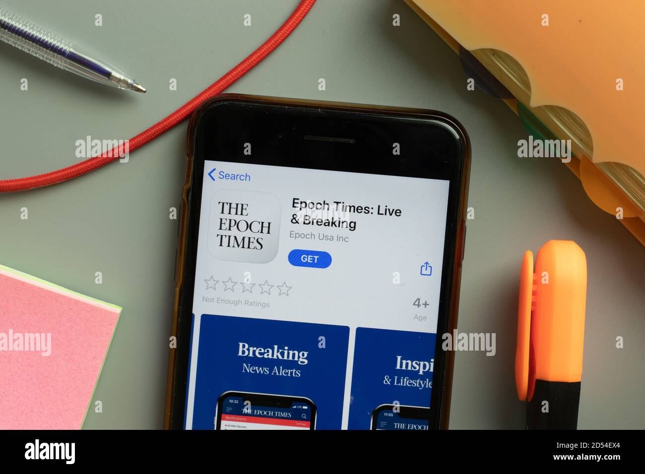 New York, USA - 29 settembre 2020: Logo dell'app mobile Epoch Times Live e Breaking sullo schermo del telefono in primo piano, editoriale illustrativo Foto Stock