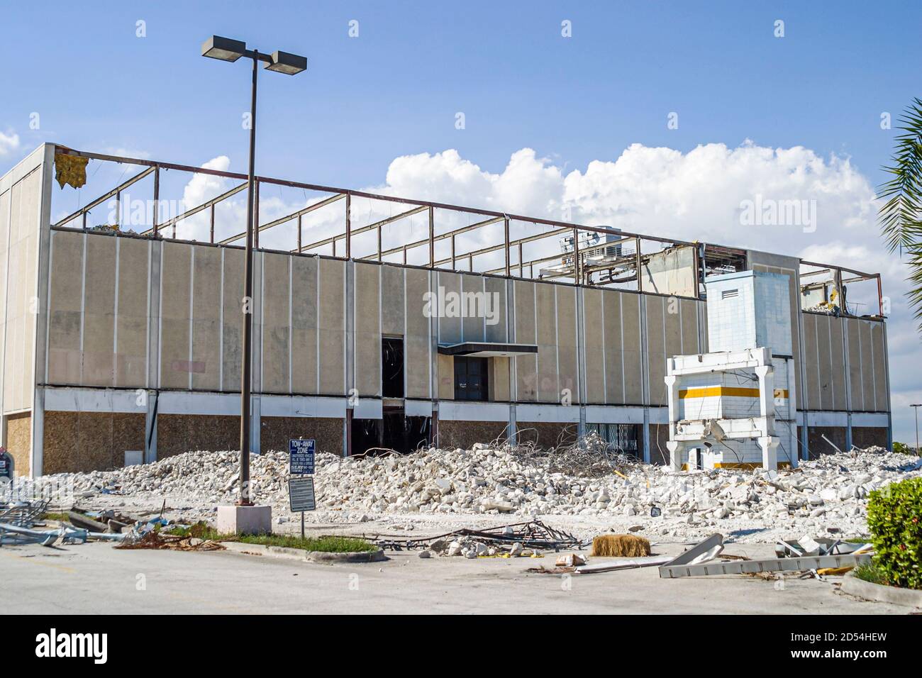 North Miami Beach Florida, Mall at 163rd Street, demolizione edificio rimozione, Foto Stock