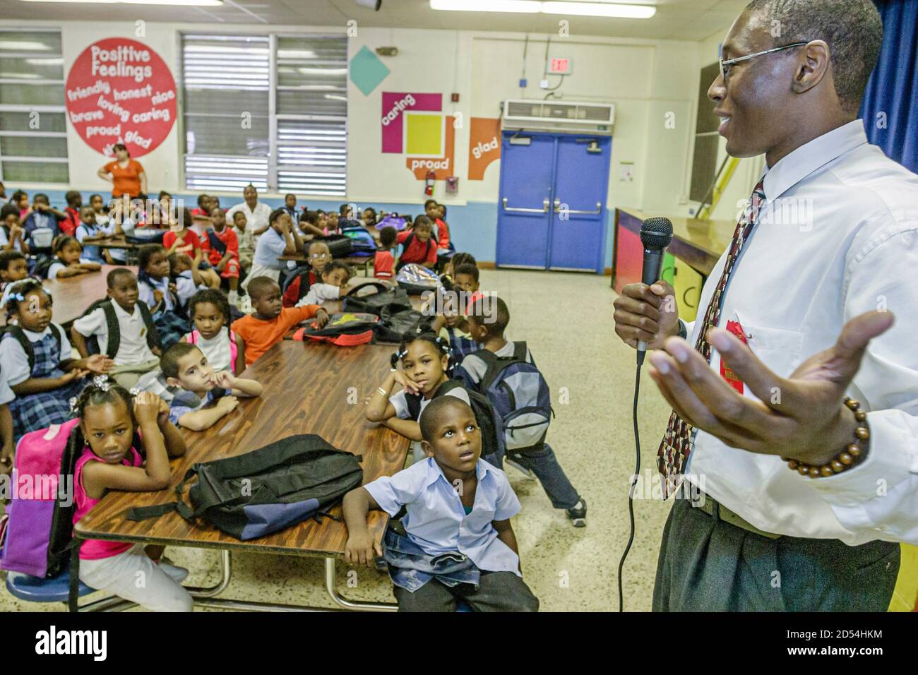 Miami Florida,Little Haiti Little River Elementary School,Red Ribbon Week,anti Drug program assembly,non violence Project USA speaker,Black African st Foto Stock