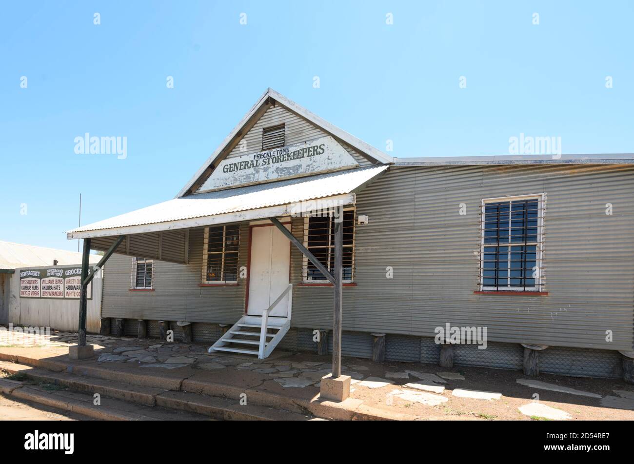Freckleton's Stores è un gruppo di negozi patrimonio dell'umanità a Barkly Street, Camooweal, City of Mount Isa, Queensland, QLD, Australia Foto Stock
