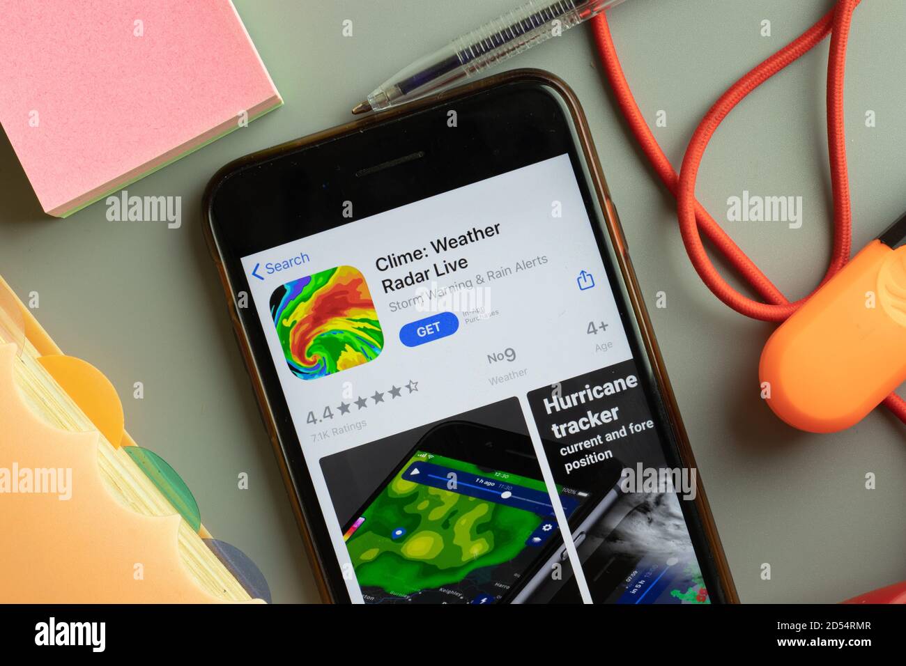 New York, USA - 27 settembre 2020: Clime Weather Radar Live app logo on phone screen primo piano, editoriale illustrativo Foto Stock