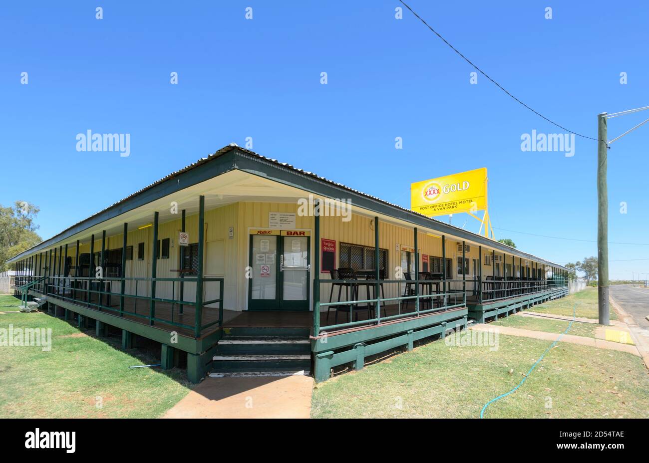 Il Post Office Hotel è un tipico pub dell'Outback a Camooweal, Barkly Highway, Queensland, QLD, Australia Foto Stock
