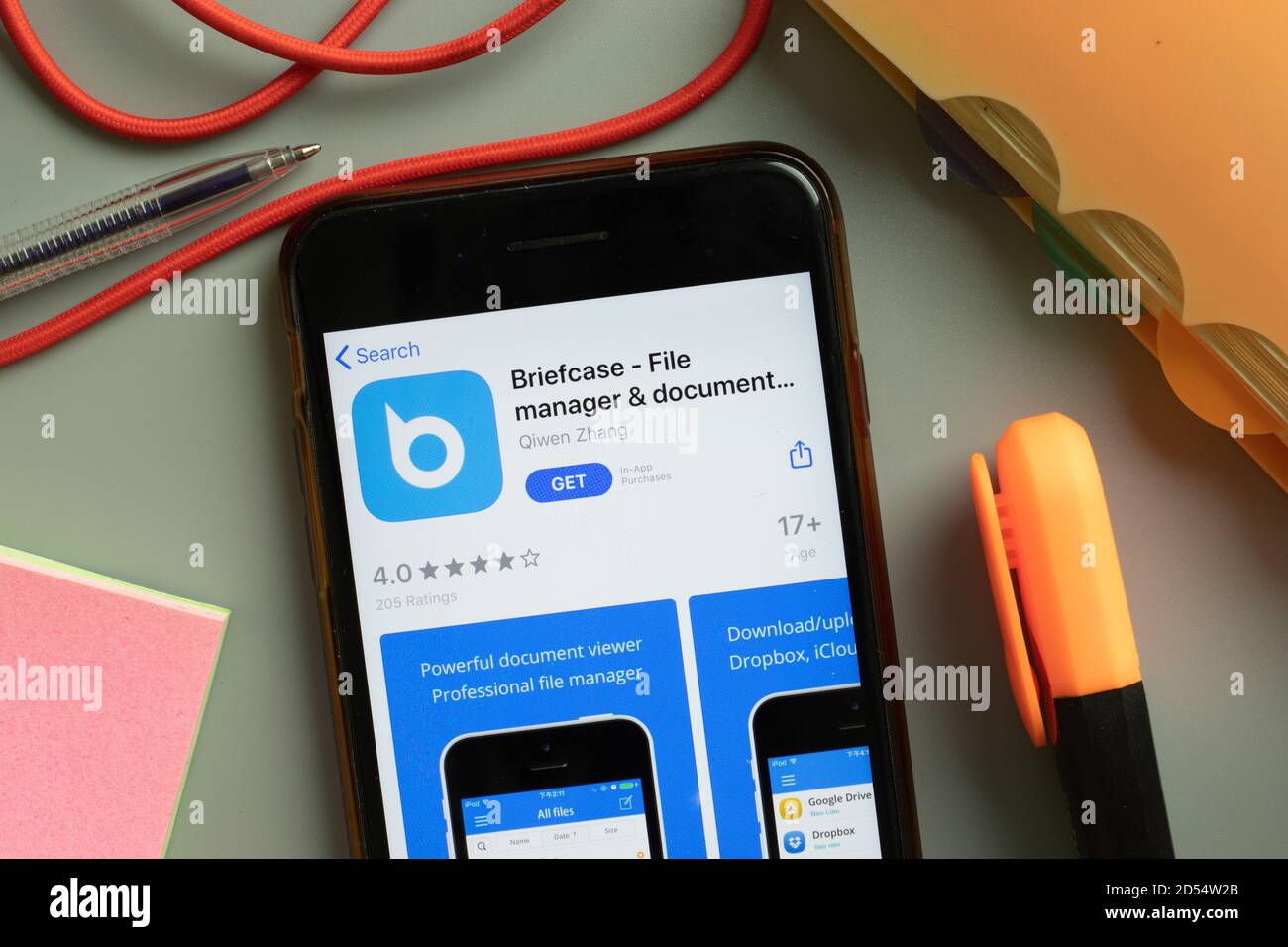 New York, USA - 29 settembre 2020: Breve descrizione del logo dell'app mobile di file Manager sullo schermo del telefono primo piano, editoriale illustrativo Foto Stock