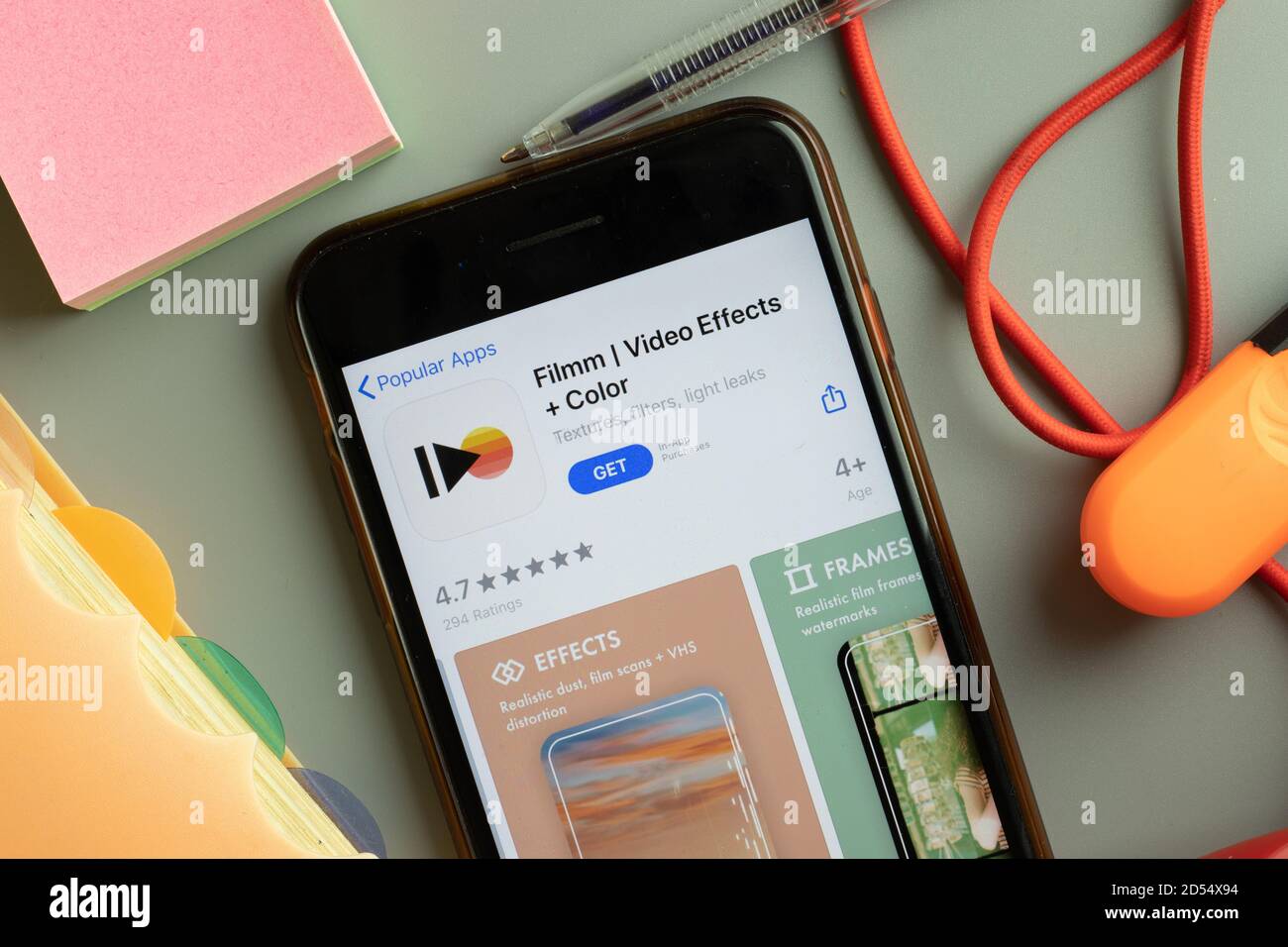 New York, USA - 27 settembre 2020: Logo dell'app mobile Filmm Video Effects sullo schermo del telefono primo piano, editoriale illustrativo Foto Stock