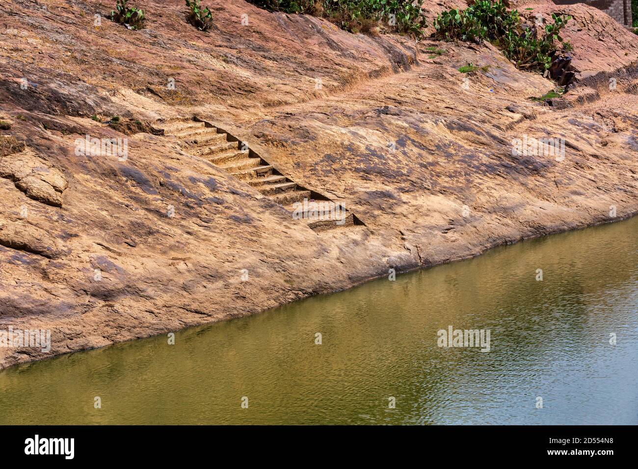 May Shum cisterna, costruita dalla regina di Sheba nel primo millennio a.C., Regina della piscina di Sheba, Aksum Etiopia, sito patrimonio dell'umanità dell'UNESCO Foto Stock