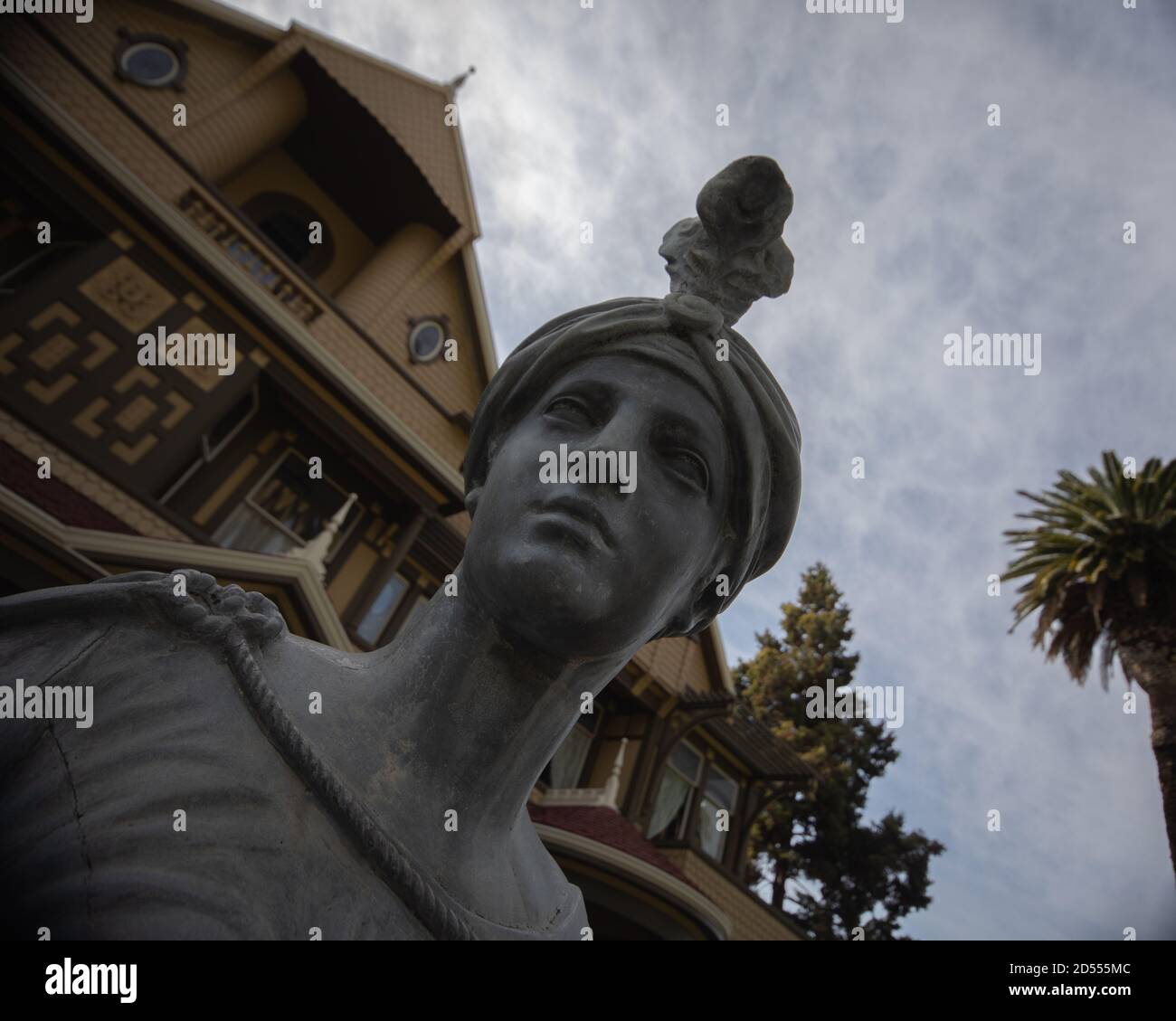 Foto dell'esterno della Winchester House a San Jose California. Una delle più famose case infestate del mondo Foto Stock