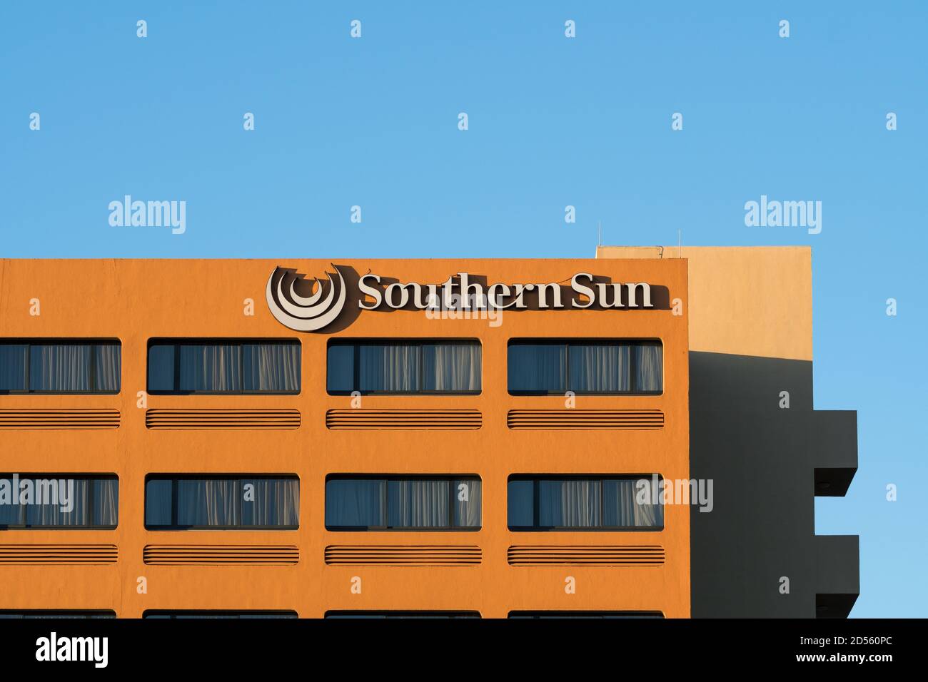 Southern Sun hotel gruppo segno e logo su un hotel a Città del Capo, Sud Africa concetto di alloggio e turismo in Africa Foto Stock