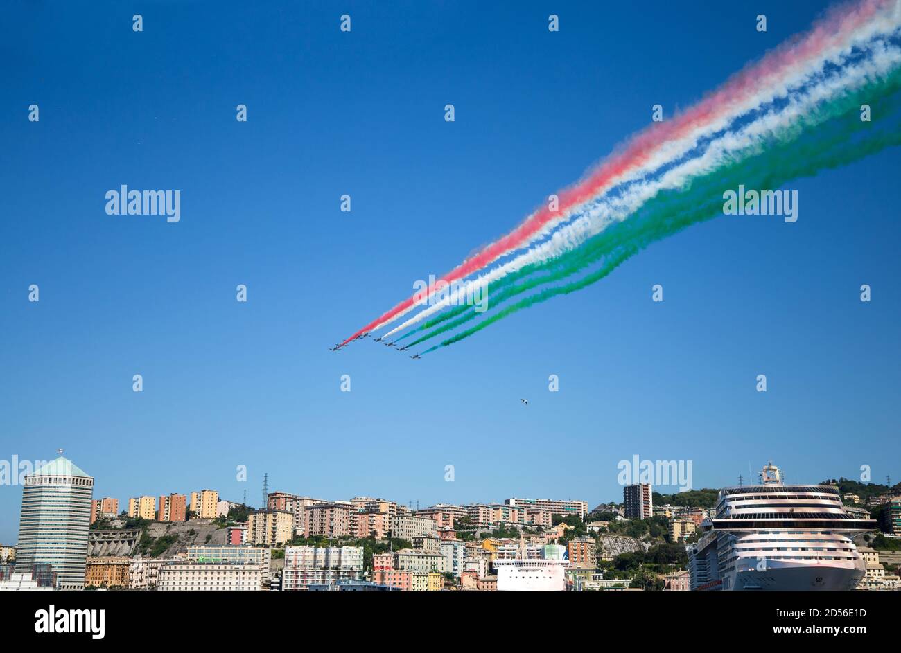 GENOVA, ITALIA 26 MAGGIO 2020 - prestazione aerea acrobatica di frecce tricolori nel cielo. Frecce Tricolori, a Genova, Italia. Foto Stock