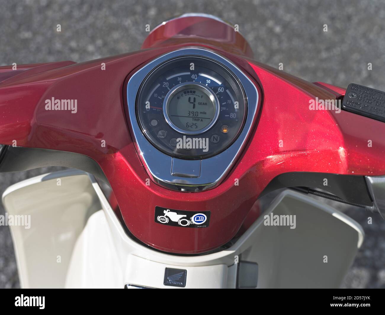 moto dh Honda super cub c125 motore per pendolari UK Supercub tachimetro per bici quadrante contachilometri tachimetro Foto Stock