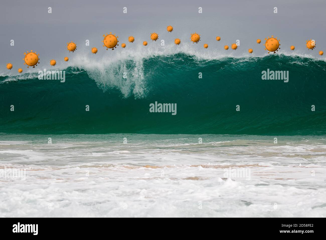 Uno tsunami a corona sta per colpire la riva Foto Stock