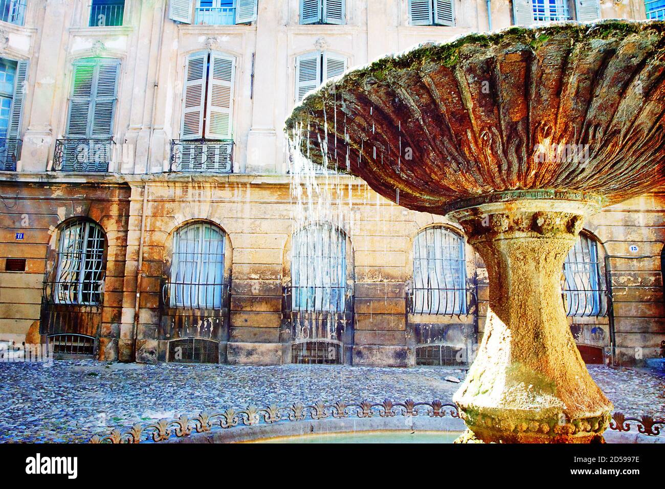 Fontana d'acqua, Arles, Bocche del Rodano, Provenza-Alpi-Costa Azzurra, Francia Foto Stock