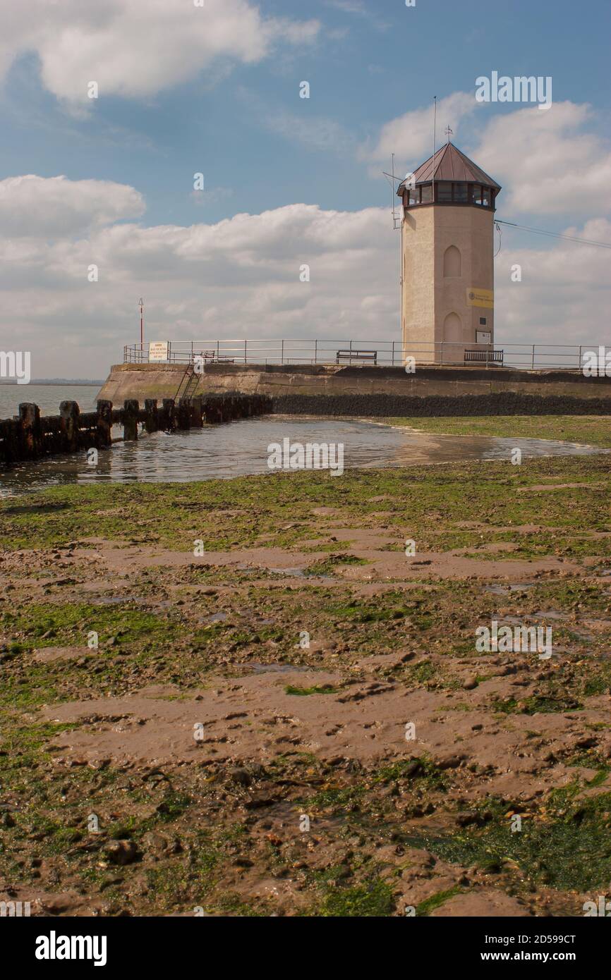 Bateman's Tower Brightlingsea Essex, nel 1883 John Bateman costruì la torre di Bateman come una follia per la figlia per recuperare dal consumo. Foto Stock