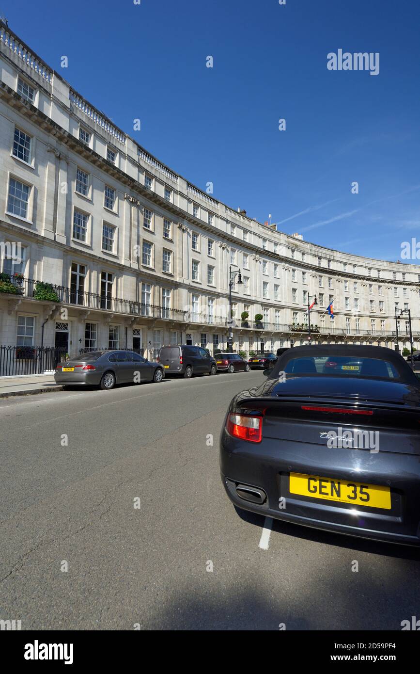 Wilton Crescent, eleganti case a schiera in stile georgiano, Belgravia, Londra, Regno Unito Foto Stock