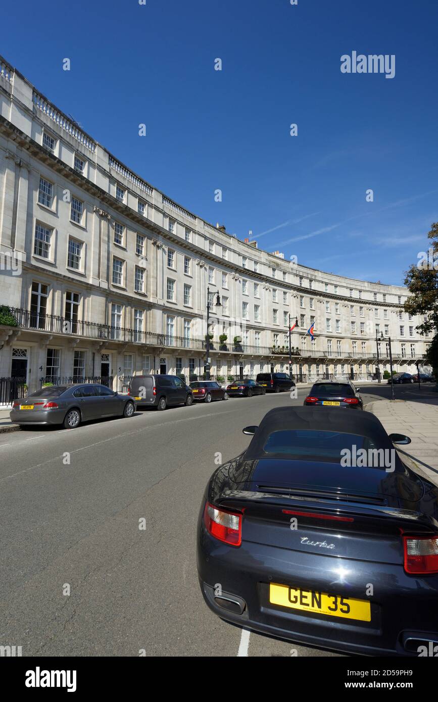 Wilton Crescent, eleganti case a schiera in stile georgiano, Belgravia, Londra, Regno Unito Foto Stock