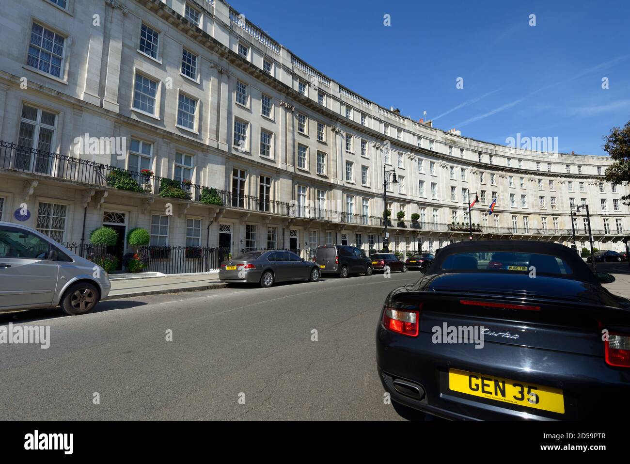 Wilton Crescent, eleganti case a schiera in stile georgiano, Belgravia, Londra, Regno Unito Foto Stock