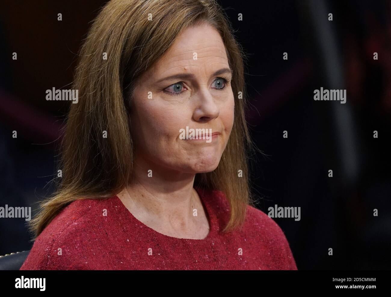 Washington, Stati Uniti. 13 ottobre 2020. Il giudice Amy Coney Barrett appare davanti al Comitato giudiziario del Senato il giorno due delle sue audizioni di conferma per diventare una Giustizia associata della Corte Suprema degli Stati Uniti, su Capitol Hill a Washington, DC martedì 13 ottobre 2020. Le audizioni dovrebbero durare quattro giorni. Se confermato, Barrett sostituirà Justice Ruth Bader Ginsburg, morto il mese scorso. Foto di Kevin Dietsch/UPI Credit: UPI/Alamy Live News Foto Stock