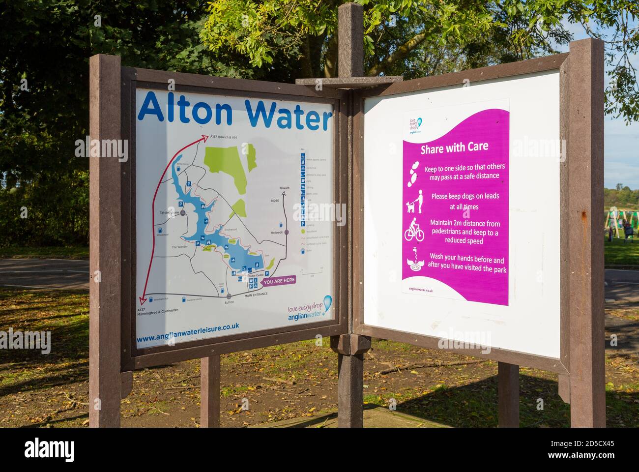 Alton Water Reservoir Lake, Suffolk, Inghilterra, UK segno avviso con mappa Foto Stock