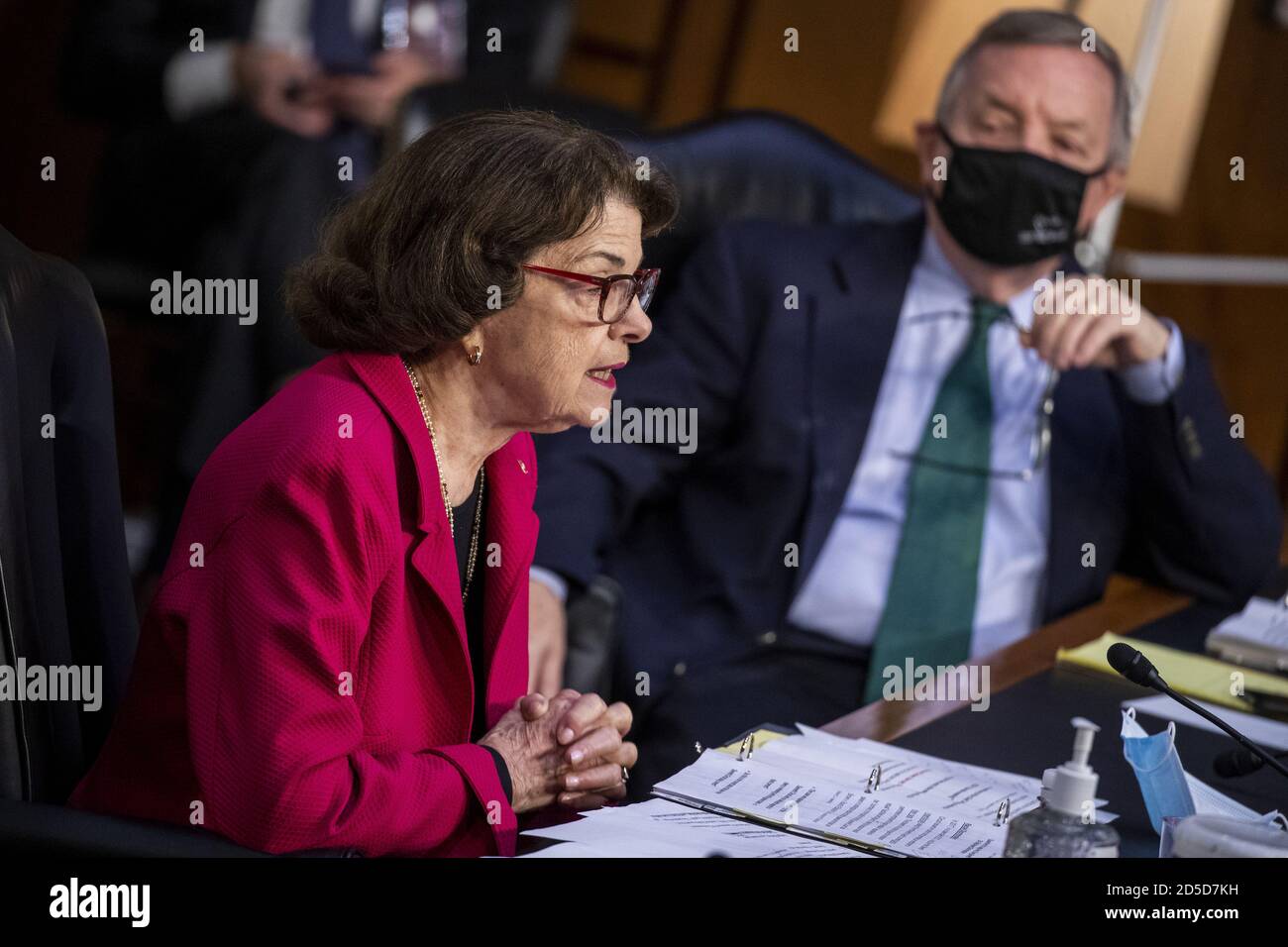 Washington, Stati Uniti. 13 ottobre 2020. Diane Feinstein, D-California, fa domande durante un'audizione di conferma del Comitato giudiziario del Senato sulla nomina di Amy Coney Barrett per la Giustizia associata della Corte Suprema, a Capitol Hill a Washington, DC, martedì 13 ottobre 2020. Se confermato, Barrett sostituirà Justice Ruth Bader Ginsburg, morto il mese scorso. Foto in piscina di Shawn Thew/UPI Credit: UPI/Alamy Live News Foto Stock