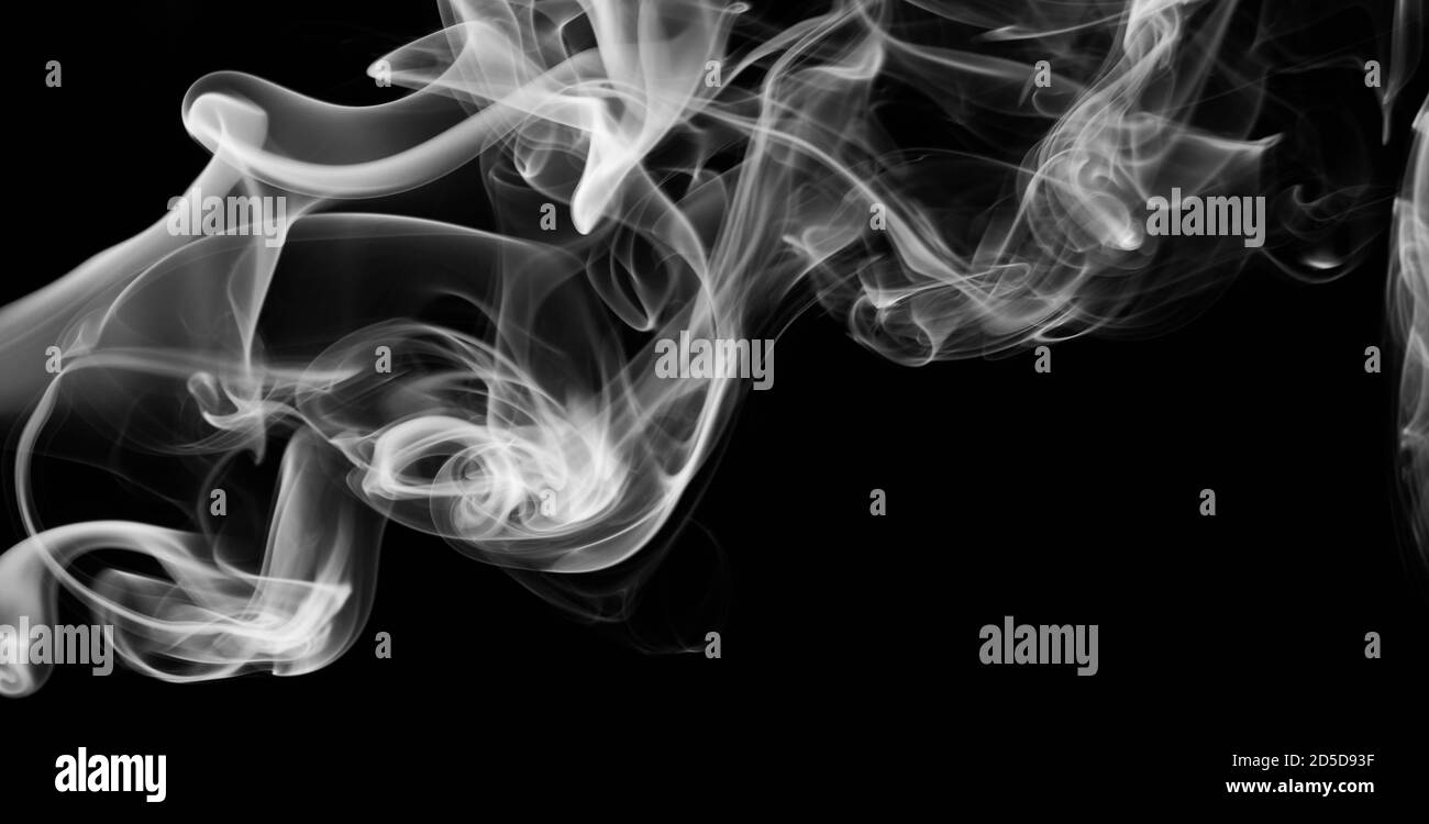 Onda grigia di fumo astratto con spazio di copia su nero sfondo Foto Stock