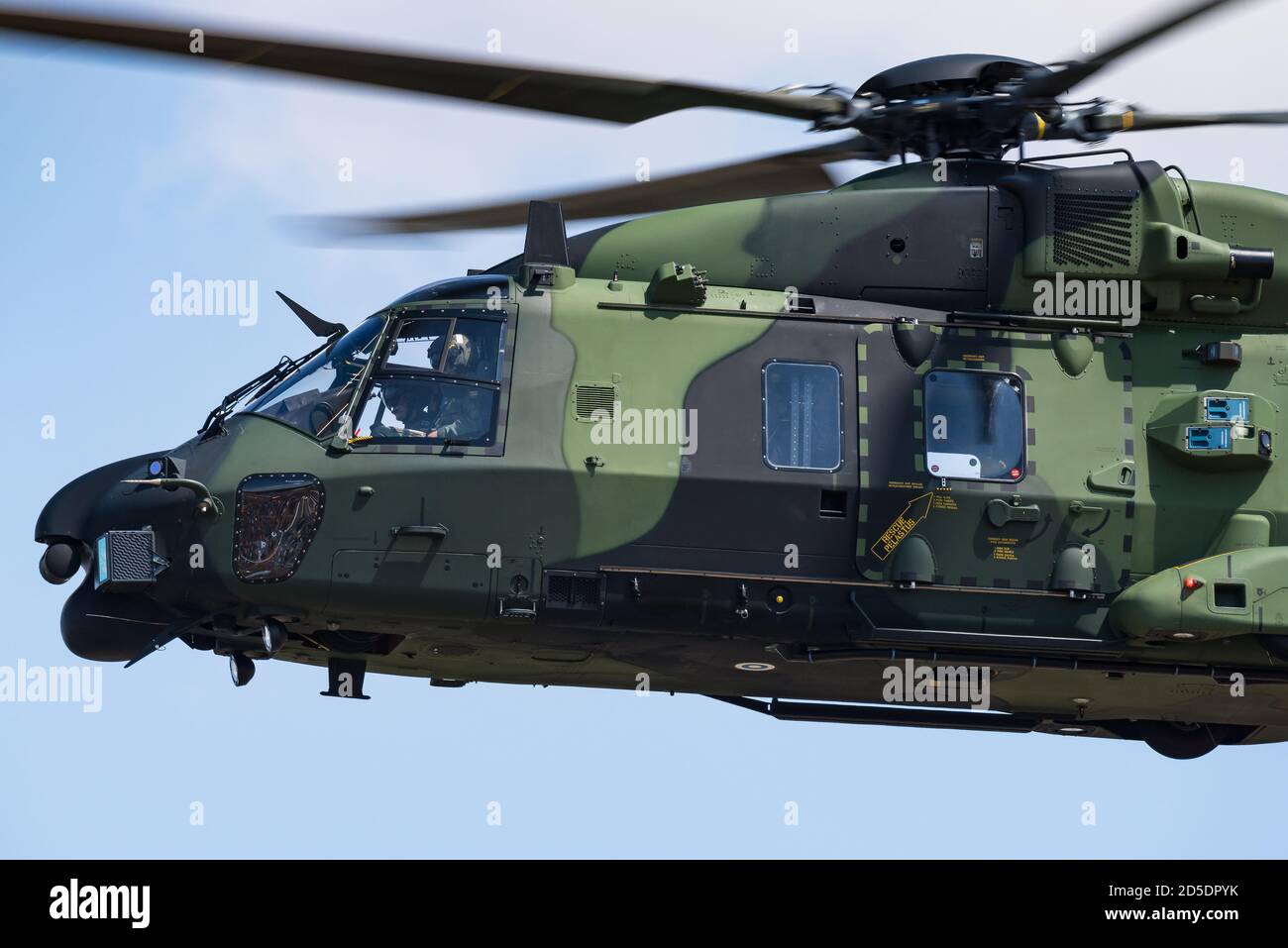 Un elicottero di trasporto tattico NH90 TTH dell'esercito finlandese al Royal International Air Tattoo (RIAT). Foto Stock