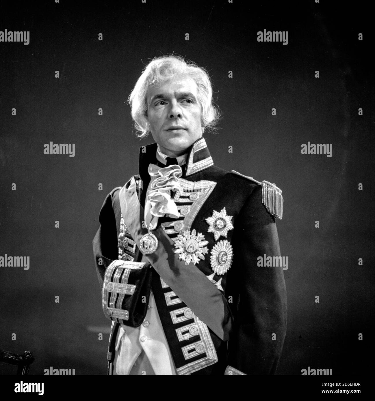 L'attore gallese Mervyn Johns, protagonista di film e teatro, sul palco della produzione del Duca in Darkness Foto Stock