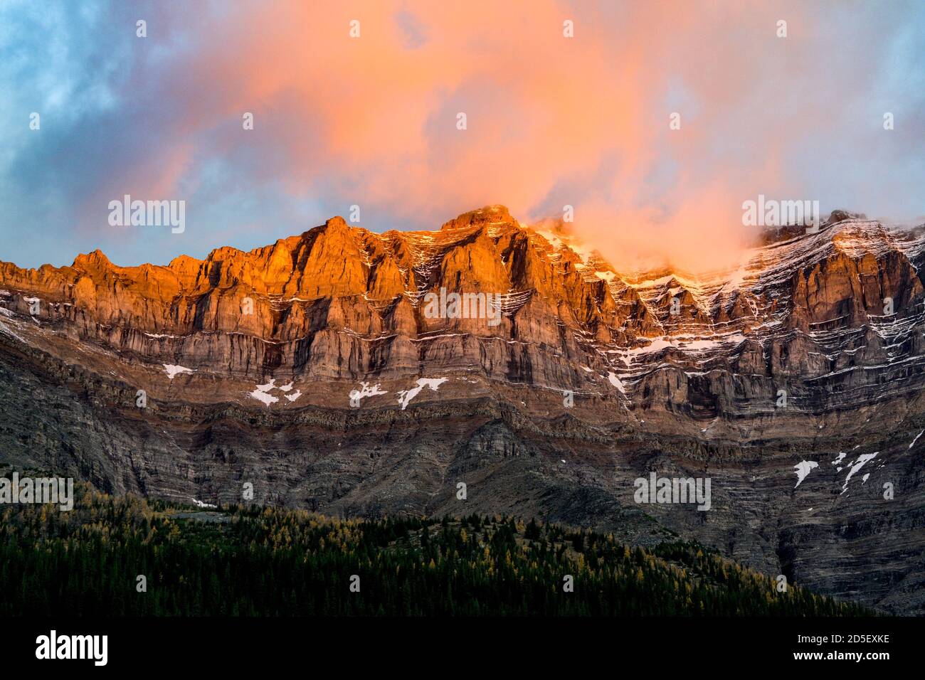 Mount Temple, il Parco Nazionale di Banff, Alberta, Canada Foto Stock