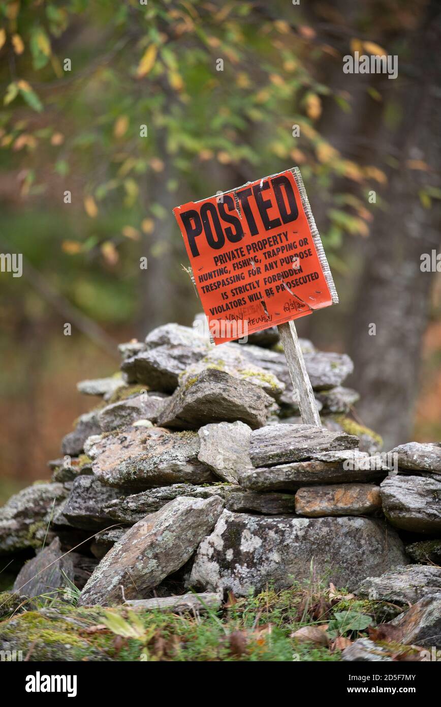 Un distacco 'NO HUNTING' a Moretown, Vermont, USA Foto Stock