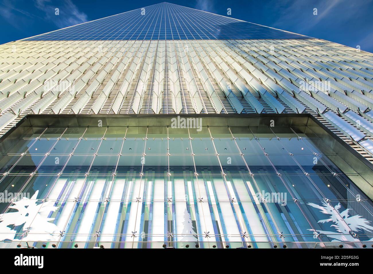 New York / USA - 26 novembre 2019: Freedom Tower (One WTC) nel centro di Manhattan. Uno degli edifici più alti Foto Stock